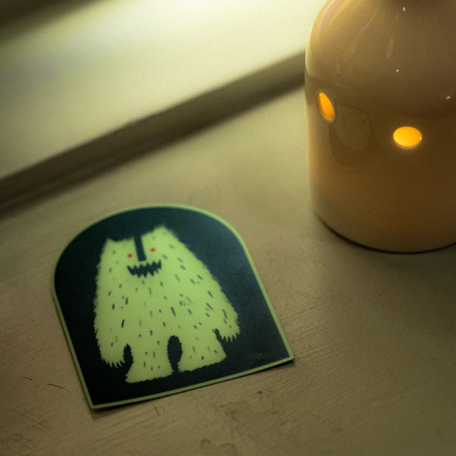 ステッカー　Glow Monster