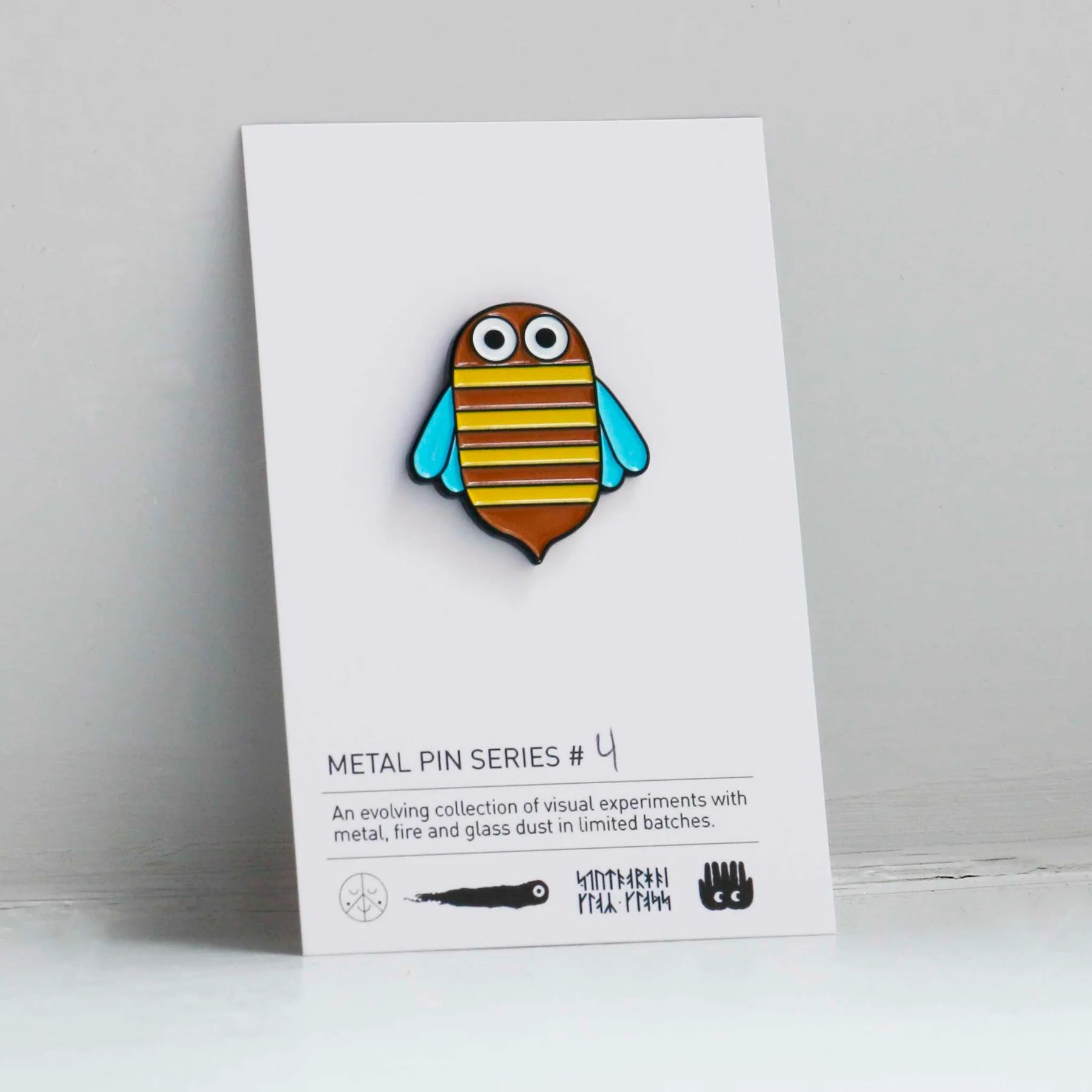 Pin badge - Bee