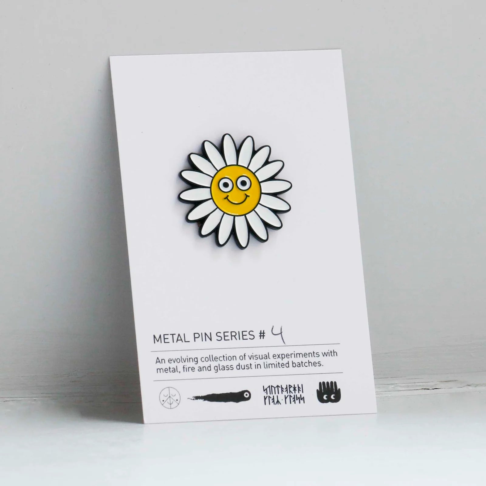 pin_daisy_2_1600x_5119ca64-febd-4ae5-a50c-954422571eea.webp