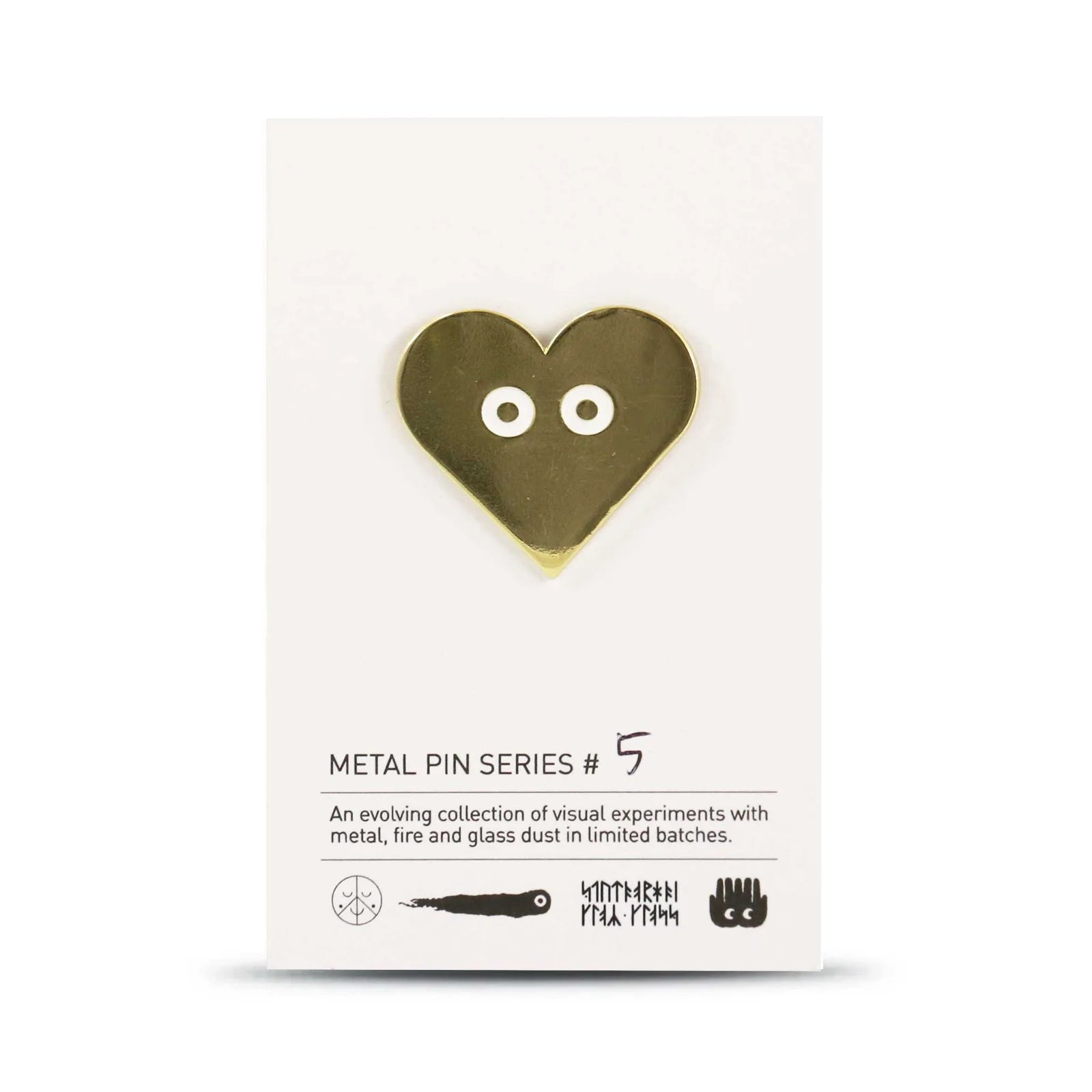 Pin badge, gold heart