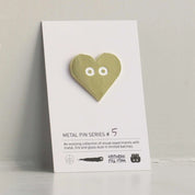 Pin badge, gold heart